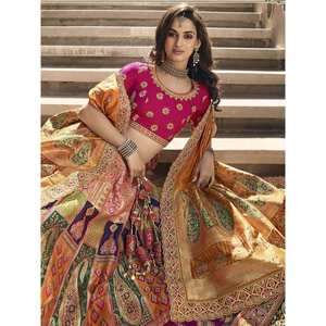 Magnifique Lehenga Choli de mariage en soie Banarasi violette avec broderie pour votre jour spécial - Product Image 2