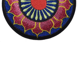 El mejor fabricante de ropa hecha a medida, venta al por mayor, tela de chenilla, logotipo bordado a mano, insignias, corazón, flor, colores personalizados limitados - Product Image 2