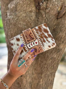 กระเป๋าถือหนังวัวขนเฟอร์เครื่องมือทำมือสไตล์ตะวันตกใหม่สำหรับผู้หญิงกระเป๋าตอนเย็นมีสไตล์และคลัทช์ขนสัตว์ที่ไม่ซ้ำกันชุดคอมโบ - Product Image 4