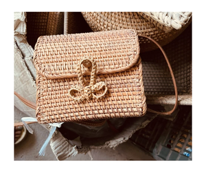 Nouveau design 2024 sac à cône creux panier en rotin sacs à main de rangement pour femmes - Product Image 1