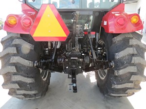 Tractor de Ruedas CASE IH Rojo de 55 HP con Tracción en las 4 Ruedas y Cargador Frontal, Maquinaria Agrícola para Trabajos en Campos y Jardines - Product Image 4