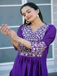 Vestido de fiesta de invierno con trabajo bordado de secuencia elegante - Product Image 3