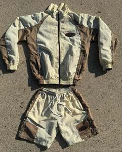 Conjunto de ropa deportiva bordada con cremallera personalizada para hombre, Sudadera con capucha y pantalones cortos de nailon neutro con retazos bordados, chándal Unisex - Product Image 5