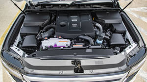 Pre-Owned Clean RHD Toyo_ta Land Cru-iser 300 VXR 3.5P 2022 WHITE - Product Image 5