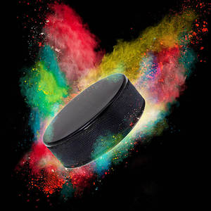 Discos de goma de PVC deportivos dorados con logotipo personalizado a un precio económico, pelotas de hockey sobre hielo duraderas, opciones en blanco impresas personalizadas - Product Image 2