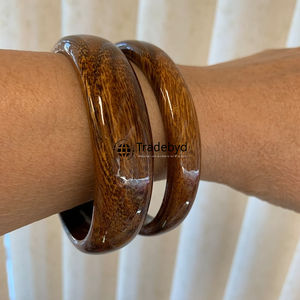 Bracelets en bois naturel pour bijoux empilables de style ethnique en gros faits à la main par Tradebyd - Product Image 2