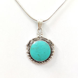 Colgante de plata de ley de diseño vintage con piedra turquesa redonda para uso diario y ocasional. - Product Image 1