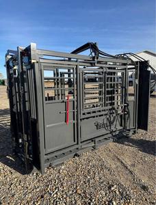 Système de travail du bétail avec fourche hydraulique pour le bétail, fourche hydraulique avec clôture pour la gestion du bétail - Product Image 2