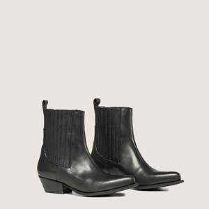 Chic Dusty Black Texas Style Tobillo Bootie Diseño de altura elegante con características elegantes - Product Image 3