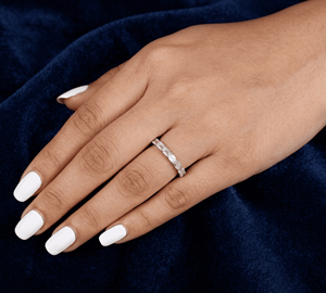 Anillo de Eternidad de Oro de 14K con Baño de Rodio, Elegante, con Diamante Cultivado en Laboratorio, Corte Esmeralda, 2.24CT, para Mujer - Product Image 5
