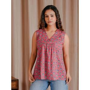 Top Corto de Algodón Transpirable Rosa con Estampado de Bloques Mulmul y Tejido Butti - Product Image 3
