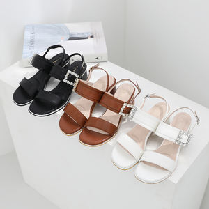 [JSHOE] Sandalias Urbanas Casuales Elásticas de Cuero Vacuno con Tacón Grueso y Detalle Romántico de Joya para Mujer - Product Image 1