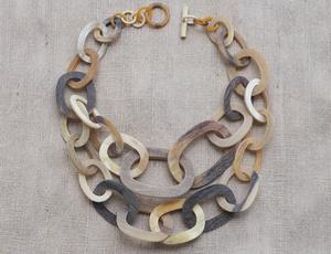 Collar de Lujo Hecho a Mano con Cuerno de Búfalo, Joyería Natural y Sostenible para Mujer, Alta Calidad - Product Image 6