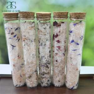 Tube en verre pour sel <span class=keywords><strong>de</strong></span> <span class=keywords><strong>bain</strong></span> S&Soak à petite ouverture avec sels <span class=keywords><strong>de</strong></span> <span class=keywords><strong>bain</strong></span> aux fleurs et distribution contrôlée - Product Image 3