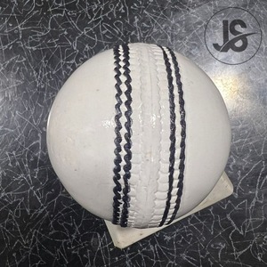 Nouvelle balle dure de cricket en cuir de haute qualité 156g 4 pièces pour match - Product Image 3