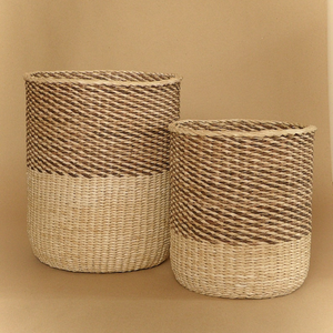 Organisation éco-consciente: paniers de rangement polyvalents en jonc de mer de style rustique fait à la main du Vietnam pour vêtements et articles ménagers - Product Image 5