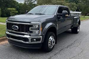 Promotion exceptionnelle 2023 Ford F-450 Super Duty Lariat 4x4 6.7-Liter Turbodiesel V8, 4 roues motrices, pack tout-terrain FX4 - Product Image 3