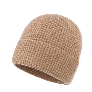 Gorros de Punto Grueso Tipo Waffle Cálidos con Logotipo Personalizado Czelrine, Ecológicos, 100% Algodón Orgánico para Invierno - Product Image 6