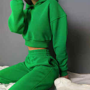 Nouvel arrivage de vêtements de sport avec logo personnalisé ensemble de survêtements courts ensemble sweat à capuche court et short 2 pièces de haute qualité pour femmes - Product Image 6