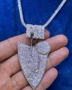 Colgante de Plata de Ley Chapada en Oro con Piedra Principal de Moissanita de Corte Princesa de 1.2ct y Diamante de Corte Redondo de 1.50ct, Estilo Hip Hop - Product Image 1