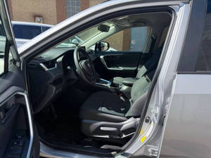 Voiture d'occasion de qualité abordable 2023 Toyota RAV4 Conduite à gauche - Product Image 2