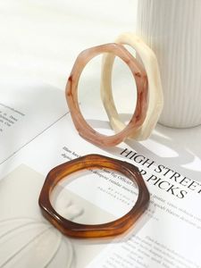 Servilleteros de resina rústica con diseño de aspecto de madera y artesanía artesanal para configuraciones de mesa de comedor de inspiración vintage - Product Image 2