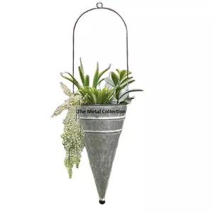 Macetas de pared colgantes de Metal con diseño de cono plateado moderno, increíble decoración de balcón de jardín para maceta al aire libre - Product Image 2