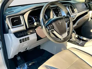 2018 Toyota Highlander XLE - Product Image 3