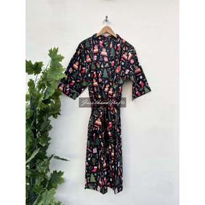 Bata tipo kimono con estampado navideño y bolsillos, vestido largo holgado de poliéster tejido de manga corta, 1 pieza con cintura elástica - Product Image 3