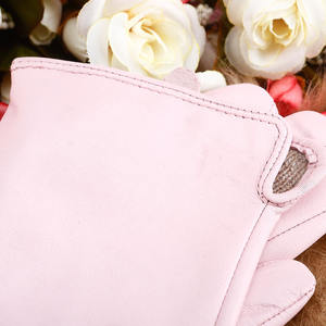 Guantes de moda de cuero de diseño moderno de alto rendimiento Tela elegante y cómoda para uso diario durante el invierno - Product Image 5