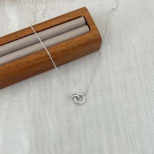 Collar de Plata de Ley 925 con Colgante de Doble Círculo Entrelazado con Piedra Moissanita D VVS1, Joyas de Perla Negra, Elegante para Compromiso - Product Image 5