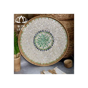 Bandeja de servicio de ratán de bambú al mejor precio con incrustaciones de madreperla, decoración y regalo únicos para el hogar para sala de estar y servir comida - Product Image 1