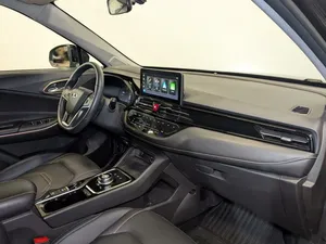 รถยนต์ M0CSVICH 3-e ปี 2023 รุ่นสมรรถนะสูง วิ่งน้อย เกียร์อัตโนมัติ แบตเตอรี่ลิเธียม หลังคาพาโนรามา ล้ออัลลอย - Product Image 2