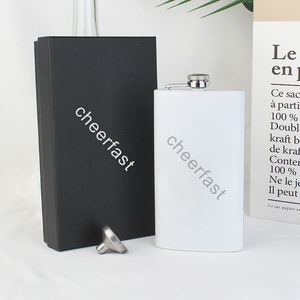 Set de Regalo de Petaca Personalizada para Licor, Petaca de 12 oz a Prueba de Fugas con Embudo, Set de Regalo de Petaca Blanca - Product Image 1