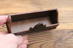 Porte-cartes compact en bois pour cartes bancaires et de crédit, étui à cartes en bois naturel écologique - Product Image 3