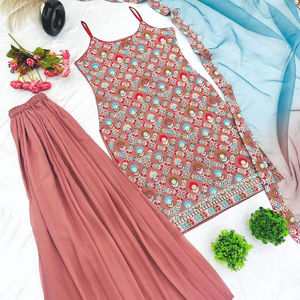 Top de soirée de créateur-Plazzo et Dupatta avec une broderie lourde - Product Image 1