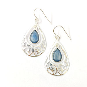 Boucles d'oreilles pendantes Kynite en or rose, 5,6 grammes, forme goutte d'eau avec garnet, diamant et saphir sertis clos, plaqué or - Product Image 1