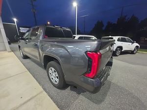 Toyota Tundra SR CrewMax Cab RWD 2022 USADO, Volante a la Izquierda/Derecha - Product Image 2