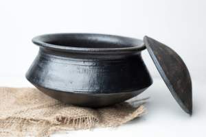 Casserole en métal pour la cuisson du biryani avec deux poignées et couvercle en céramique, design classique écologique pour cuisinières à gaz et à induction - Product Image 6