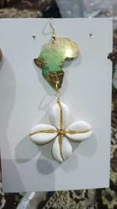 Pendientes de aro de concha de mar de cauri natural hechos de conchas de mar de cauri naturales ideales para diseñadores de joyería de Moda Africana al por mayor - Product Image 2