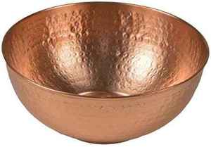 Plato de cobre de diseño elevado en tres patas de latón macizo unidas a una base de cobre redondeada y decoración floral - Product Image 4