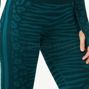Legging de yoga et d'entraînement pour femme, taille élastique, imprimé par sublimation à motif 3D, personnalisé, 100% polyester, faible MOQ - Product Image 6