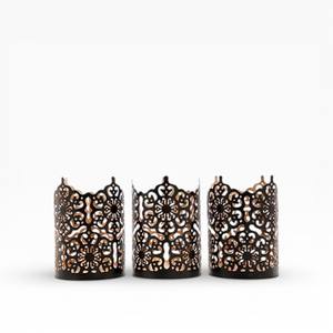 Ensemble de bougeoirs modernes en métal noir et or avec motif traditionnel de découpe mandala - Product Image 4