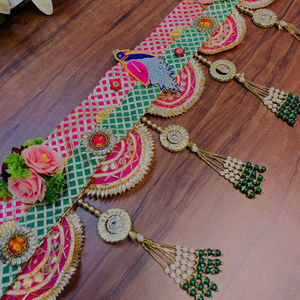 Venta al por mayor de puerta festiva India colgante Toran Bandhanwar | Decoración de lujo Shubh-Labh con rosas, cuentas y trabajo de Gota - Product Image 2