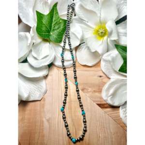 Collier artisanal Navajo en turquoise de Kingman et argent sterling, bijou culturel de collection - Product Image 1
