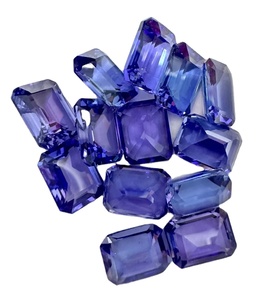Fournisseur de pierres précieuses en vrac à facettes chauffées de haute qualité de Tanzanite bleue naturelle de taille émeraude de l'Inde aux prix de gros - Product Image 1