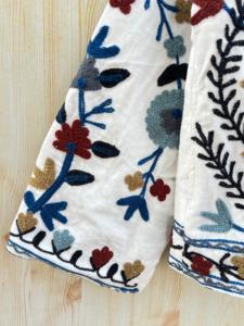 เสื้อโค้ทกำมะหยี่ปักมือสไตล์อินเดีย เสื้อแจ็คเก็ตบุผ้าสำหรับฤดูหนาว เสื้อโค้ทดีไซน์ใหม่สำหรับผู้หญิง ของขวัญเทศกาลคริสต์มาส - Product Image 5