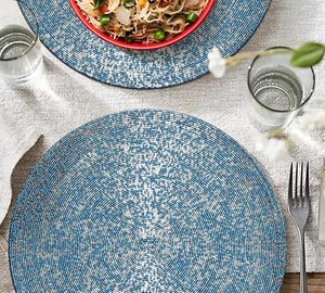 Sets de table en perles de verre faits à la main pour hôtel ou restaurant Article décoratif de table à l'aspect royal et tapis et tampons d'idée cadeau - Product Image 5