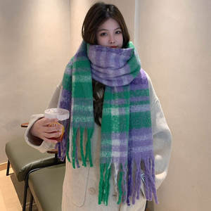 Écharpe en mohair brossé OEM & ODM personnalisée Écharpe tricotée d'hiver à rayures multicolores Écharpe chaude en mohair de créateur tricotée - Product Image 4