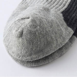 Prix d'usine Vente en gros de chaussettes personnalisées avec logo pour femmes Chaussettes de qualité supérieure décontractées pour adultes - Product Image 3